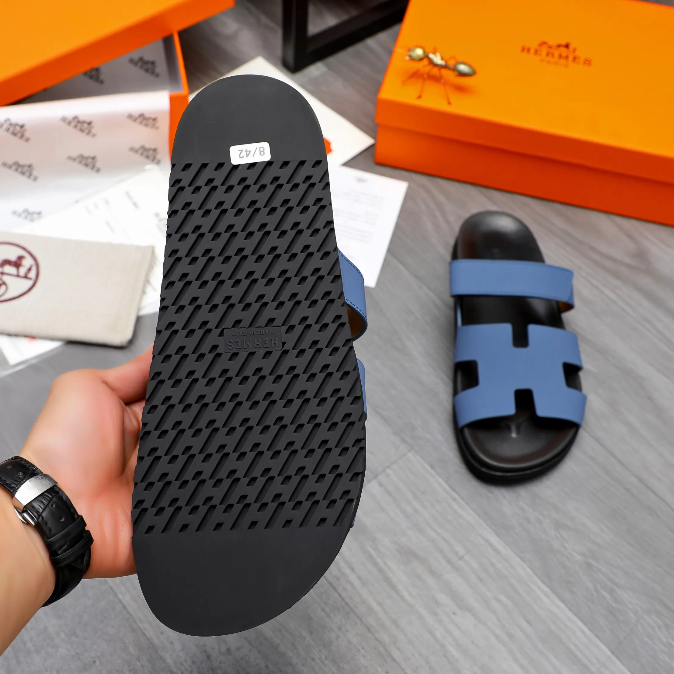 Men's shoes 💰340 Product trademark: Hermes "Hermes" Couple's slippers Regular size: 36-46 Product material: Selected matte cowhide upper, microfiber lining, original outsole